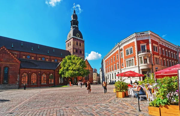 Купол квадрат із Домським собором на Старе місто Риги — стокове фото