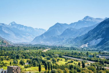 Sion Bernese Alpler ile dağlar Valais İsviçre manzara