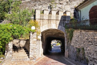 Taş kapısı eski kasaba Sion Valais İsviçre