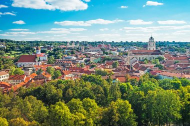 Vilnius cityscape kiliseler ile panoramik görünüm