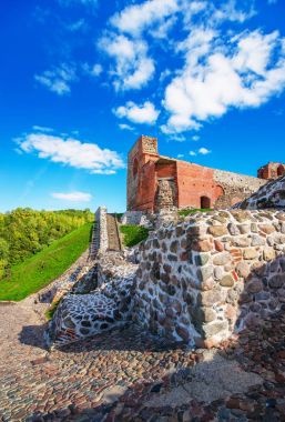Yıkık kalede karmaşık Hill tarihi merkezi Vilnius