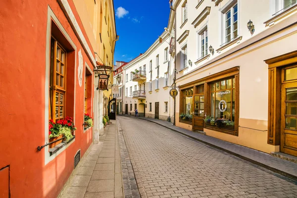 Mocno ulicy Starego Miasta w Wilnie — Zdjęcie stockowe