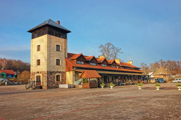 Edificios en el parque regional Belmontas Pavilniai cerca de Vilna — Foto de Stock