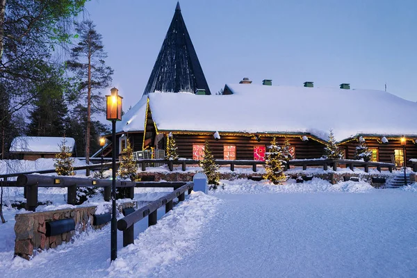 Noel Baba Köyü Rovaniemi Lapland gün batımında