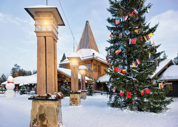Санта Клаус офіс з сніговика в Лапландії Санта села — стокове фото