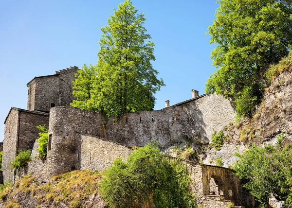 Antico edificio in pietra nel centro storico di Sion Vallese Svizzera — Foto Stock