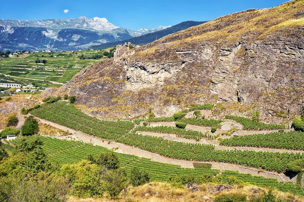 Landschap met steen ruïnes van Tourbillon kasteel Sion Valais-Zwitserland — Stockfoto