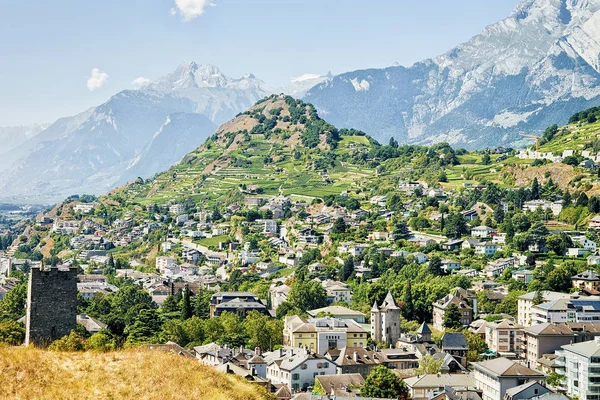 Sion stad met vallei en Berner Alpen bergen Wallis-Zwitserland — Stockfoto