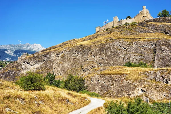 陀飞轮城堡在熙雍瓦莱州瑞士山 — 图库照片