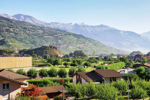 Vallei en Berner Alpen bergen van Sion Valais-Zwitserland — Stockfoto