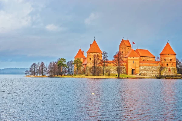 Museo del castillo de la isla de Trakai en el lago Galve — Foto de Stock