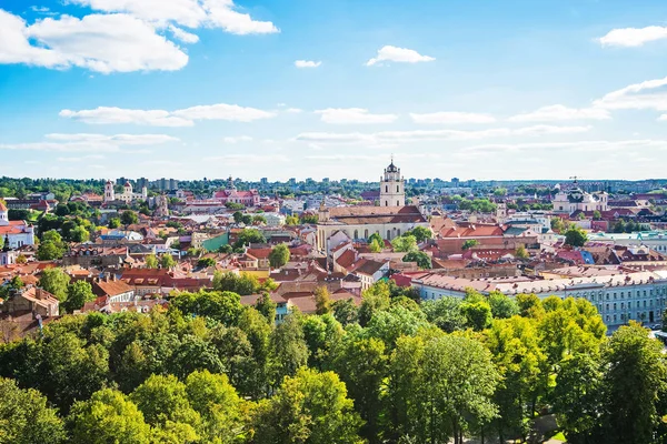 Panorama del paesaggio urbano di Vilnius con chiese — Foto Stock