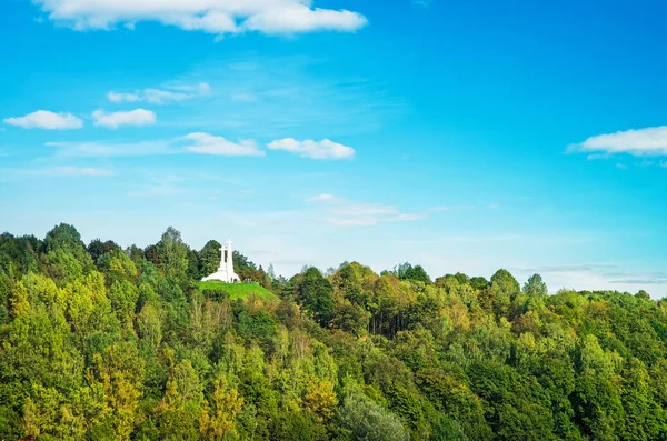 Tre kors monumentet på kullen i Vilnius — Stockfoto