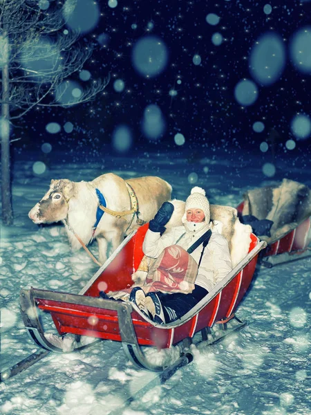 Woman in reindeer sledge at night safari in Lapland Finland — Stock Photo, Image