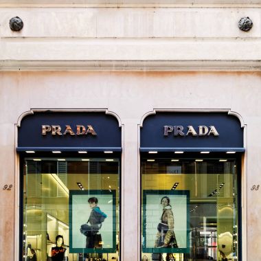 Sokak vitrin Roma adına Prada