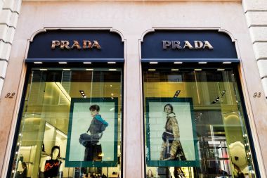 Sokak vitrin Roma adına Prada