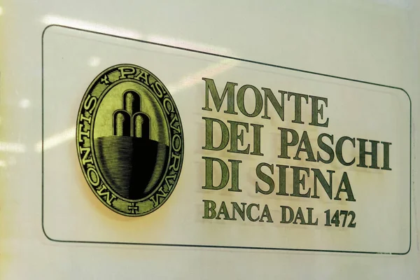 Płyta z Monte dei Paschi di Siena Banca Bank — Zdjęcie stockowe