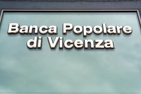 Placa de entrada de Banca Popolare di Vicenza en Roma — Foto de Stock