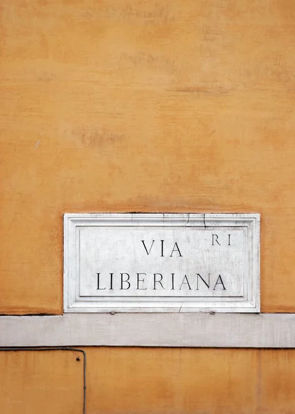 Cartel callejero de Via Liberiana en la pared de Roma — Foto de Stock