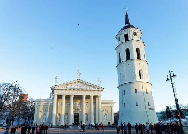 Katedrális tér harangláb és Vilnius óvárosában található Múzeum — Stock Fotó