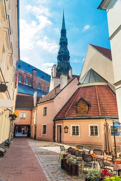 St Peter Church and backyard Riga Baltic — Stock Photo, Image