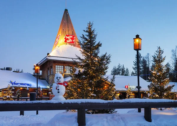 Santa Claus Village Laponska Skandinávie v noci — Stock fotografie