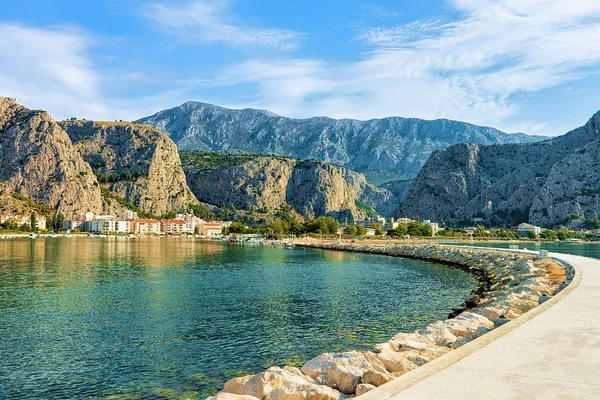 Waterfront Omis Hırvatistan Cetina Nehri'nin