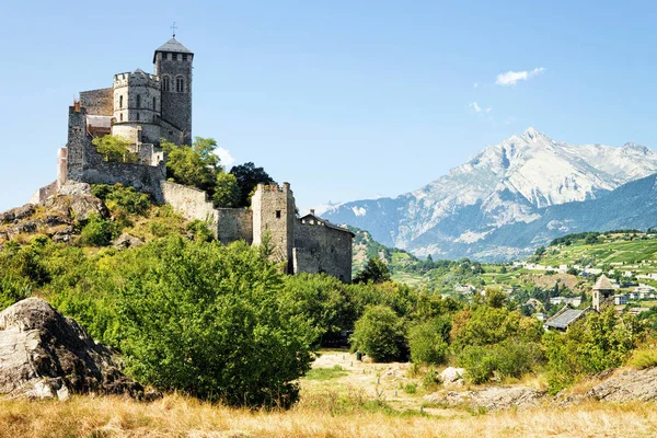 Valere basiliek op heuvel in de hoofdstad van het Sion Valais-Zwitserland — Stockfoto