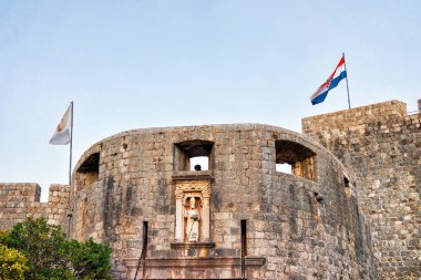 Giriş kapısı Dubrovnik'in içinde kazık