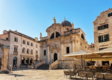 St Blaise kilise Stradun Dubrovnik insanlar ve teras kafede