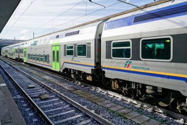 Modern tren istasyonu tren Roma