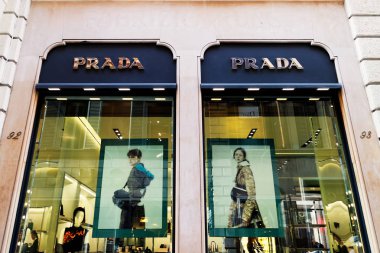 Sokak vitrin Roma adına Prada