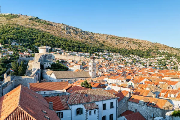 Forte Minceta e Mosteiro Franciscano Bell Tower em Dubrovnik — Fotografia de Stock