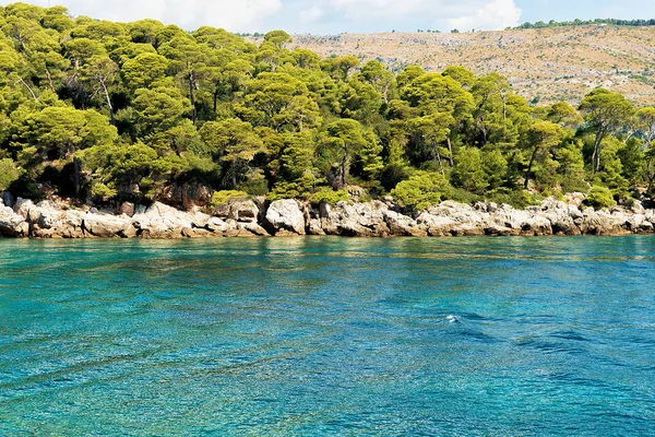 Costa dell'isola di Lokrum nel mare Adriatico — Foto Stock