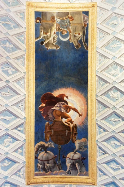 Dekoration av taket på Sant Andrea Basilica i Mantua — Stockfoto