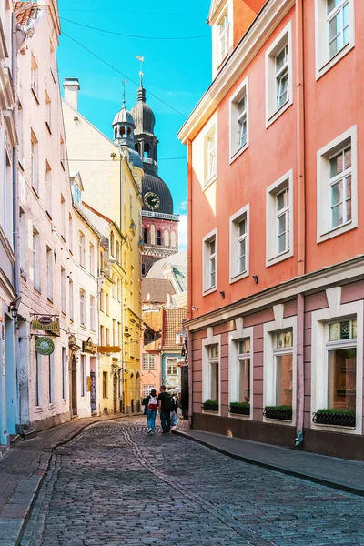 Riga Cathedral in Street in old town of Riga Baltic — Stock Photo, Image