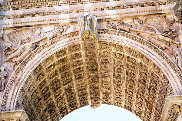 Fragment of Arch of Constantine in Rome — Stock Photo, Image