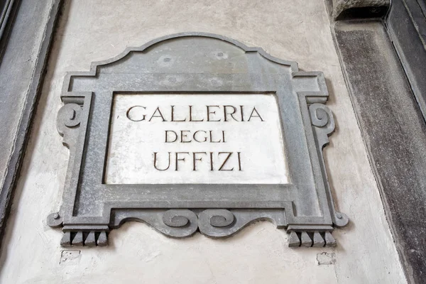 Cartel en la calle Galleria degli Uffizi en la pared de Florencia — Foto de Stock