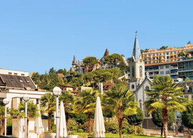 Kilise Saat Kulesi Cenevre Gölü Montreux İsviçre sahillerinde