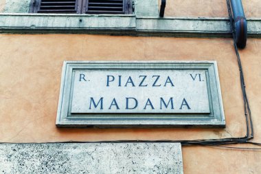 Piazza Madama tabelada Roma duvar