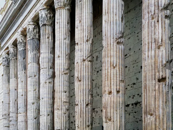 Korintskými žulových sloupů Pantheonu v Římě — Stock fotografie