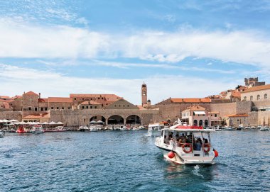 Dubrovnik Hırvatistan eski liman su feribot