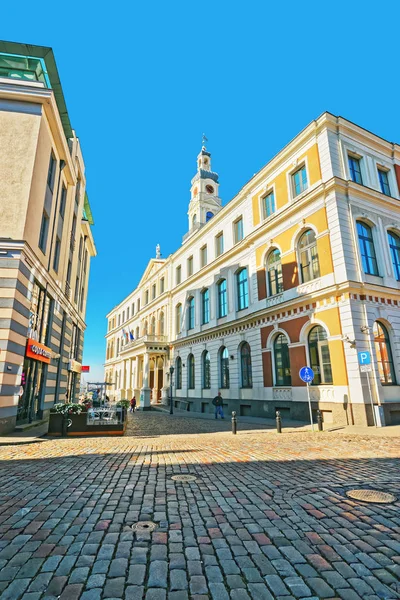 Câmara Municipal na praça da Câmara Municipal em Riga Báltico — Fotografia de Stock