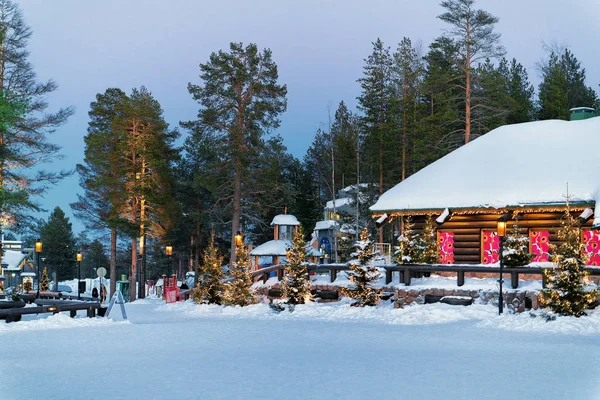 Pueblo de Santa Claus en Laponia Escandinavia noche —  Fotos de Stock