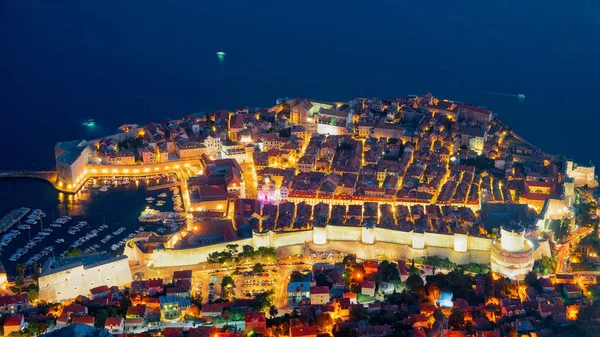 Vista noturna de Dubrovnik Cidade velha e Mar Adriático Croácia — Fotografia de Stock