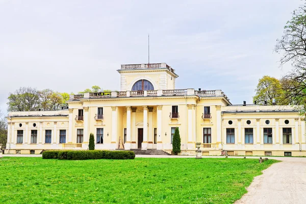 Tyshkevich manor, a Traku Voke nyilvános park Vilnius Balti — Stock Fotó
