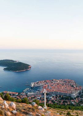 Lokrum Adası ve Adriyatik Denizi Dubrovnik Hırvatistan havadan görünümü