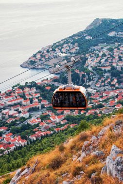 Kabin teleferik ve Dubrovnik gün batımı Hırvatistan