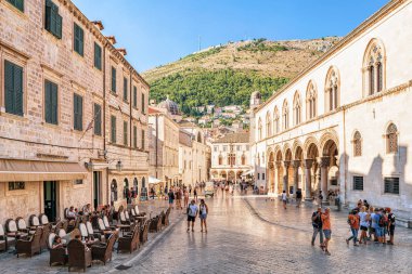 Stradun sokak Dobruca'daki sarayda Rektör insanlara