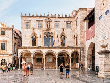 Sponza Sarayı'nda Stradun sokak Dobruca'daki insanlara